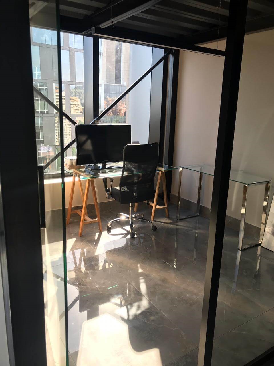SE ARRIENDA. Moderna Oficina Nueva en Las Condes