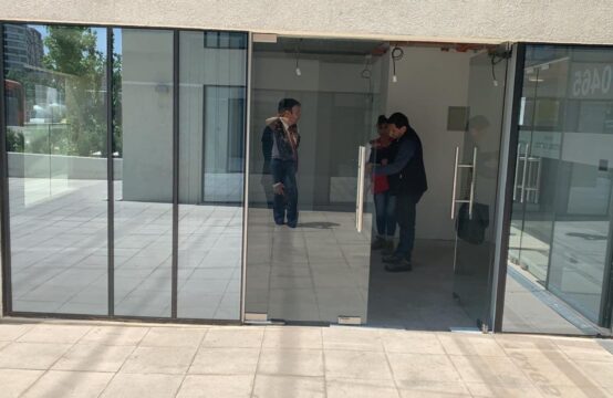 SE ARRIENDA Local en Estoril