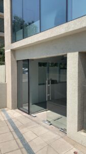 SE ARRIENDA Local Comercial Estoril