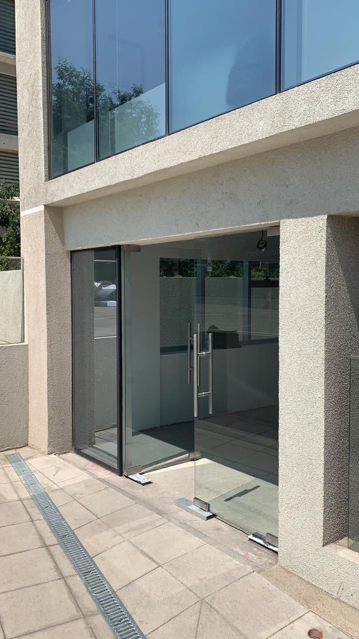 SE ARRIENDA Local Comercial Estoril