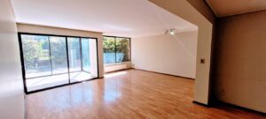 Se Vende Dpto Primer piso con Jardín Privado 4 dorm