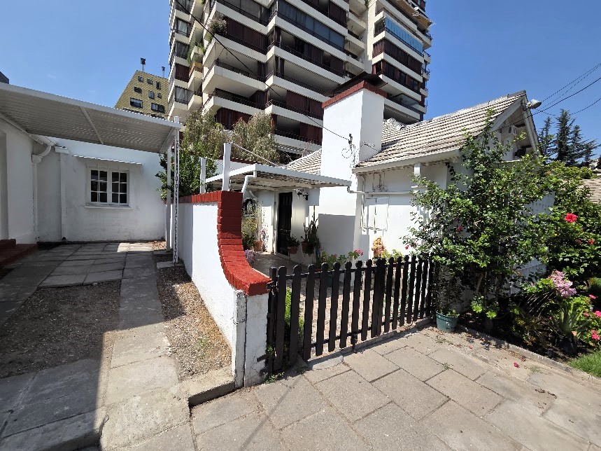 SE ARRIENDA Casa remodelada en condominio Vitacura