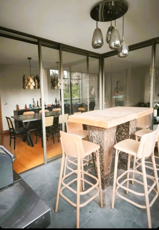 SE ARRIENDA Dpto. 4 dorm + estar y servicios -Colegio SEK