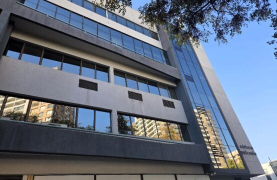 SE ARRIENDA Oficina 2 Privados Metro Manquehue
