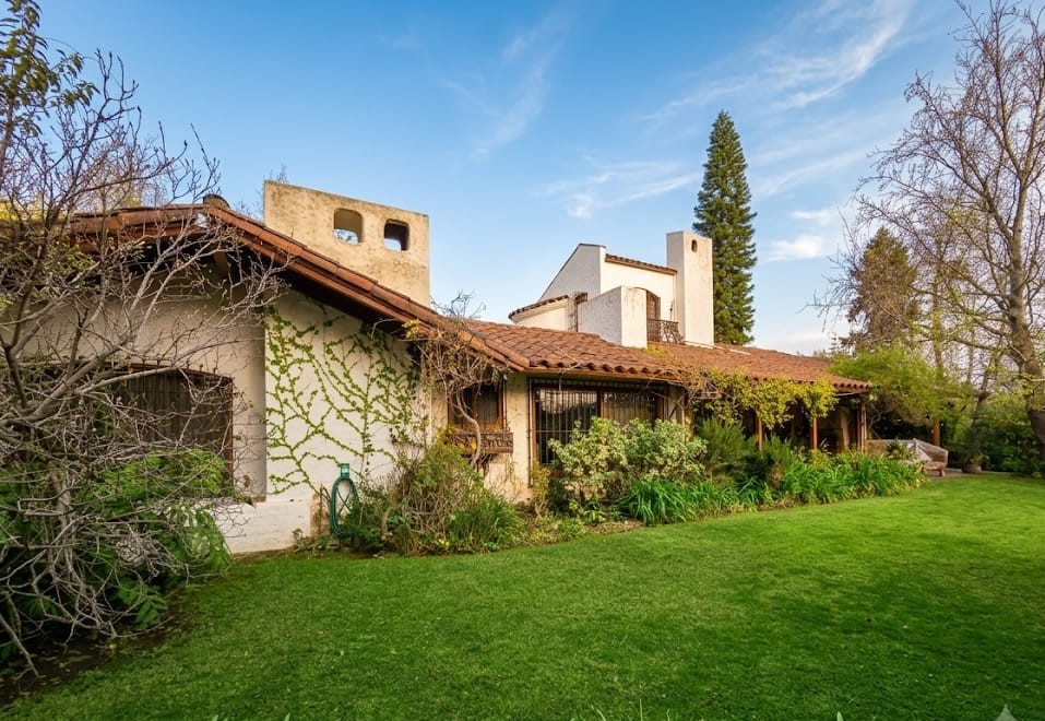 SE VENDE Casa Amplios espacios lindo Jardín – Los Domínicos